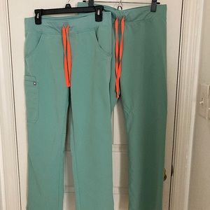 Figs Kade cargo and Livingstone basic scrub pants women petite small